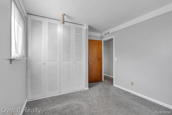 Building Photo - 20195 River Oaks Dr