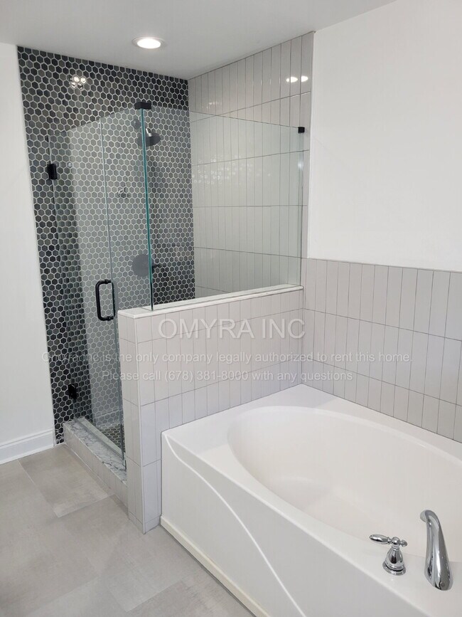 Building Photo - Stunning Townhome Overlooking Beltline at Grant Park!