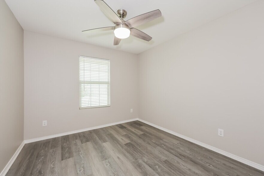 Building Photo - 1124 Skyline Dr