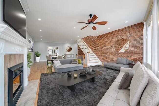 Building Photo - 369 3rd St