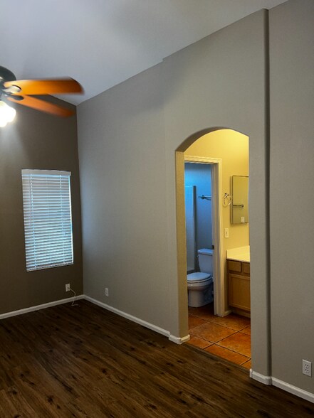Building Photo - 8807 W Shaw Butte Dr