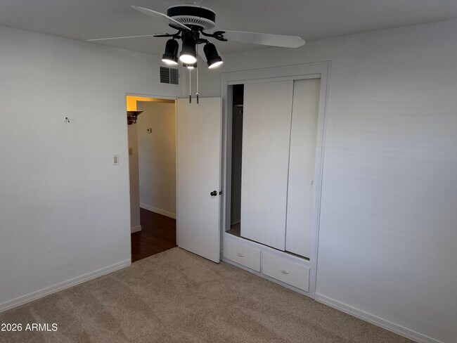 Building Photo - 4014 N 33rd Pl