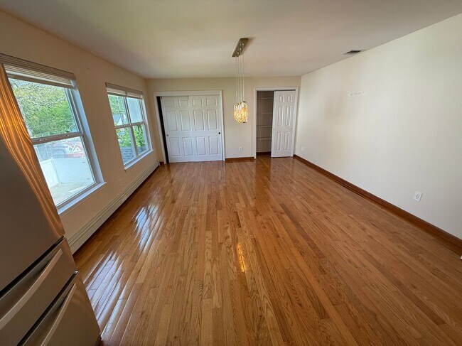 Building Photo - 109 Adirondack Dr