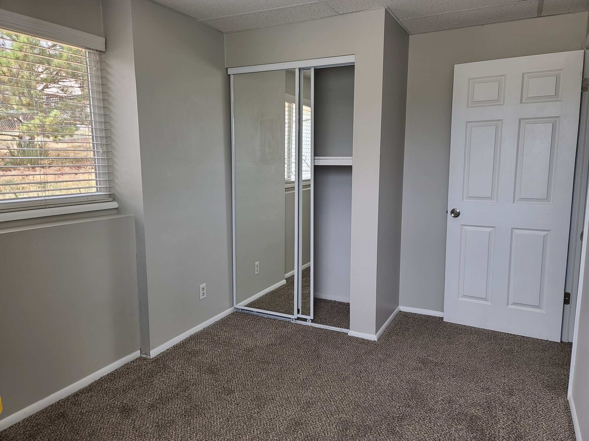 bedroom 2 - 940 W Red Oaks Dr