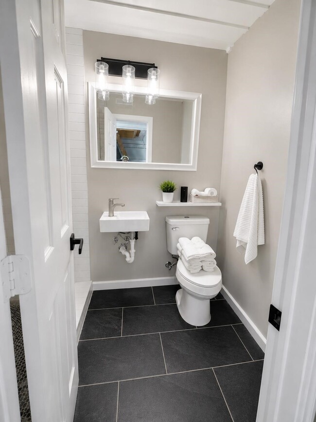 Building Photo - 5036 Golden Forest Dr
