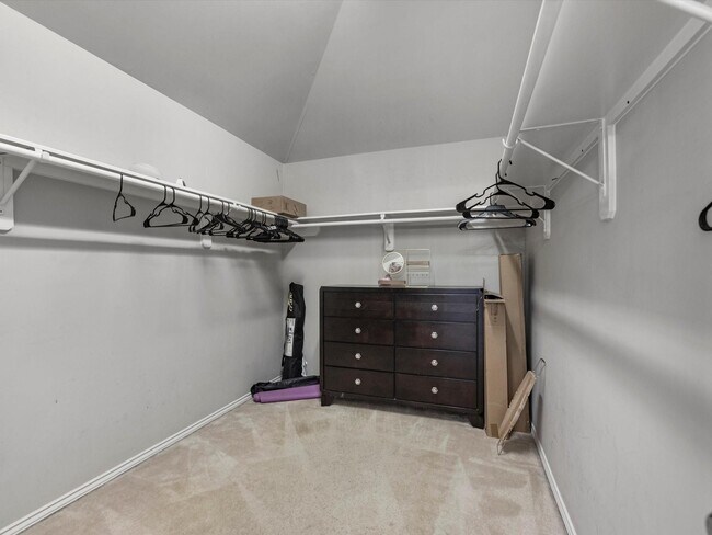 Building Photo - 2042 Shore Breeze Dr