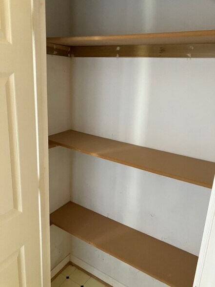 Building Photo - 414 George St