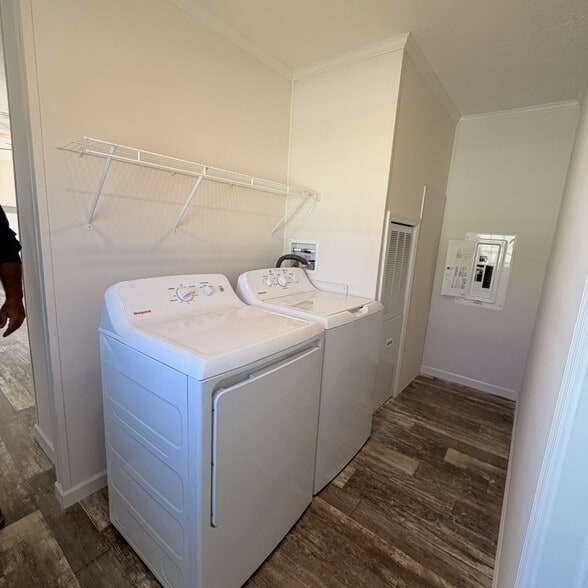 Building Photo - 251 Old Country Rd