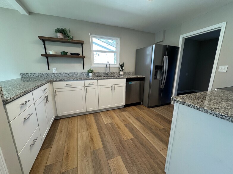 Building Photo - 2052 E 42nd St