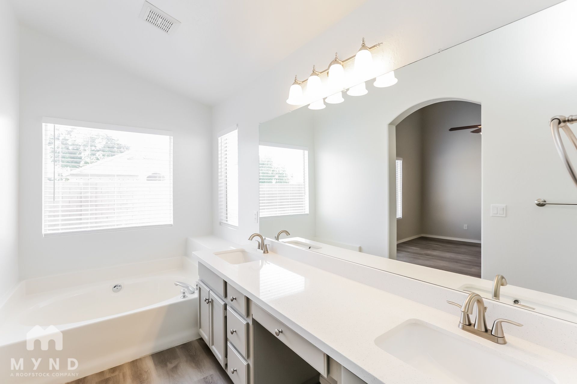 Building Photo - 1045 W Todd Dr