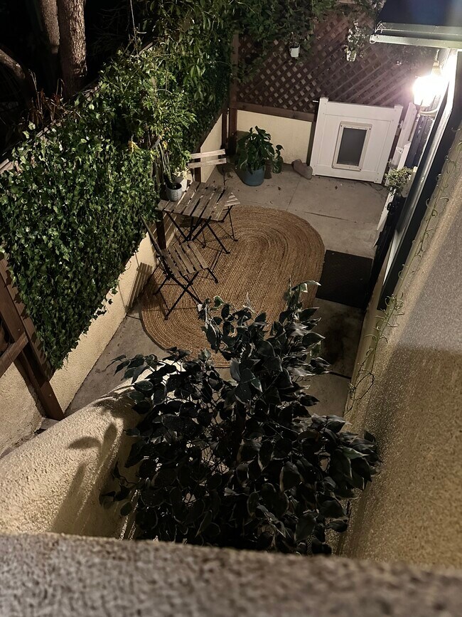 Building Photo - 2026 Holly Hill Ter