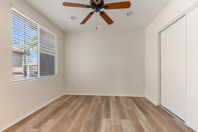 Building Photo - 633 Sumner Way