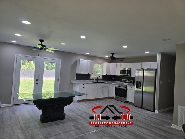 Building Photo - 350 Longhorn Dr