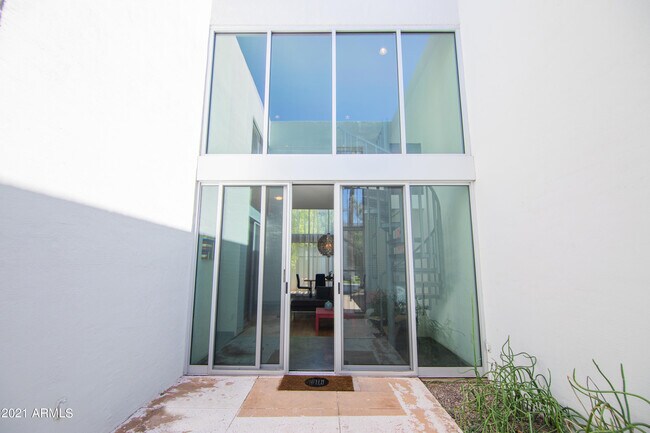 Building Photo - 3261 E Camelback Rd