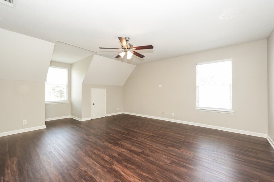 Building Photo - 809 Winchester Cl