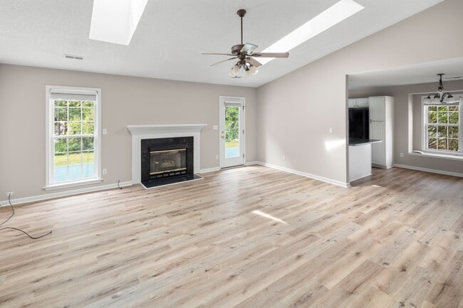 Building Photo - 375 Glensprings Dr