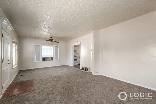 Building Photo - Great 2 Bedroom House on Dead End Street!