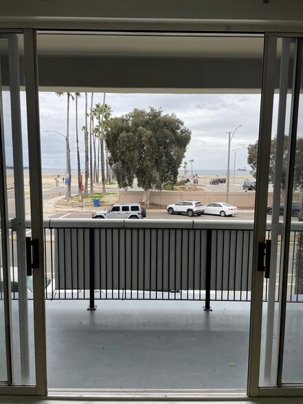 Building Photo - 5039 E Ocean Blvd