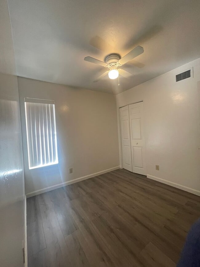 Building Photo - 6255-74