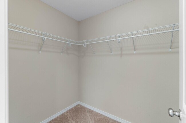Building Photo - 426 Eisenhower Dr