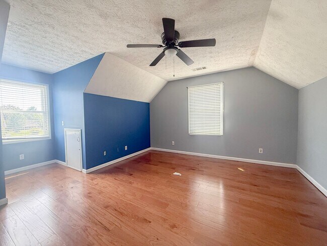 Building Photo - Sunroom, 2-Car Garage & Lawn Care Included | Pet-Friendly Cookeville Home