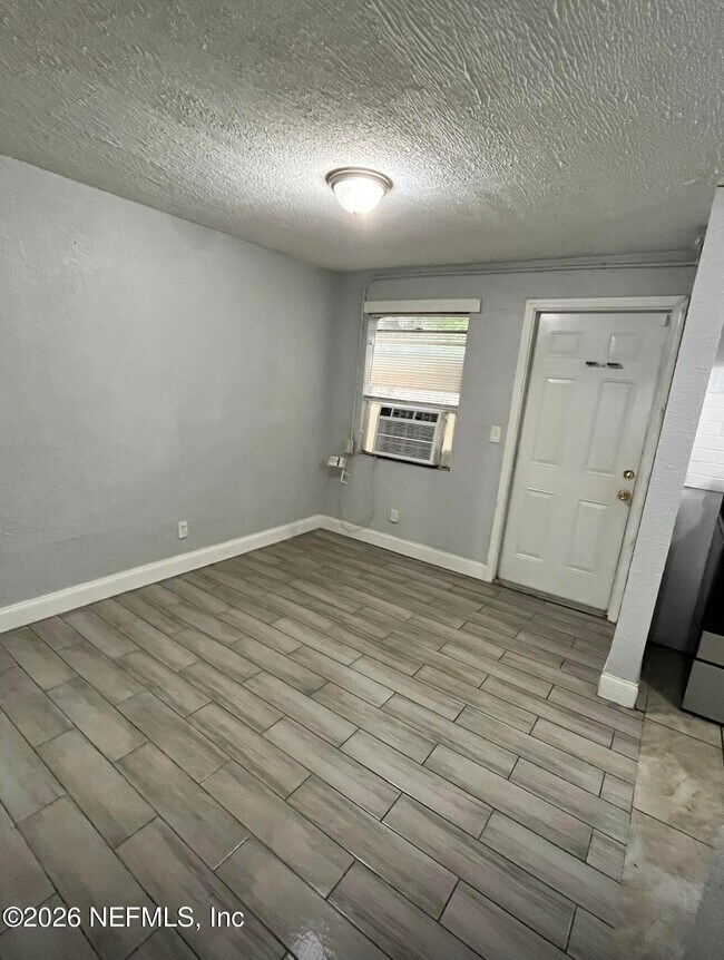 Building Photo - 4413 Moncrief Rd W