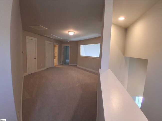 Building Photo - 22 Creekhaven Ln