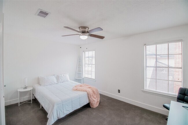 Building Photo - 1914 Hickory Lawn Dr