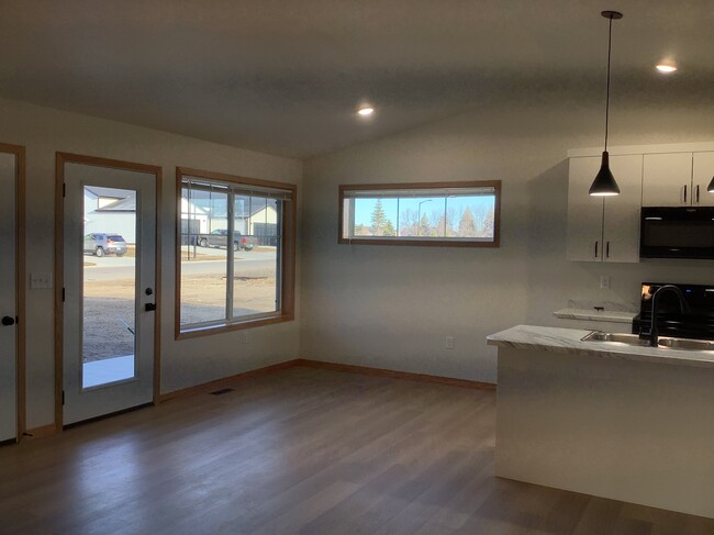 Building Photo - Ucity Townhomes