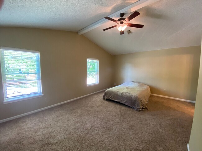 Building Photo - 1619 S Fir Pl