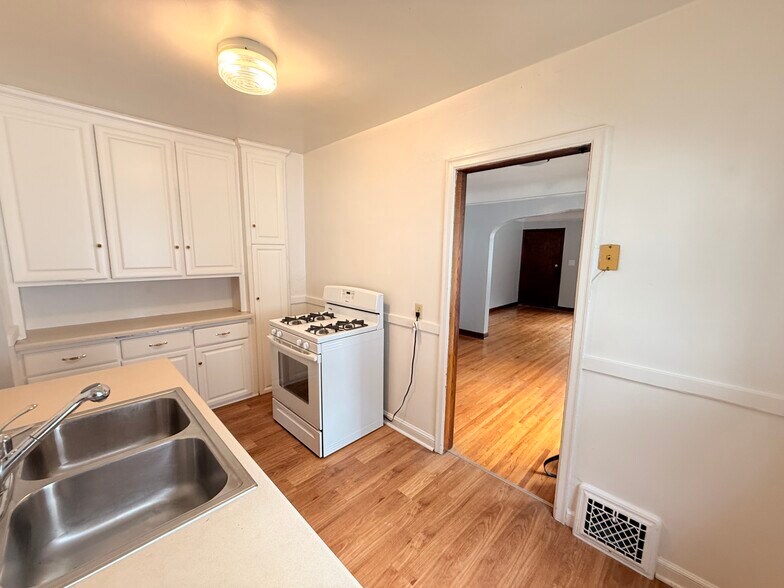 Building Photo - 4325 Minnehaha Ave