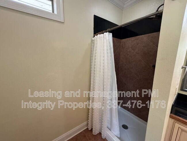 Building Photo - 120 Ambiance Cir