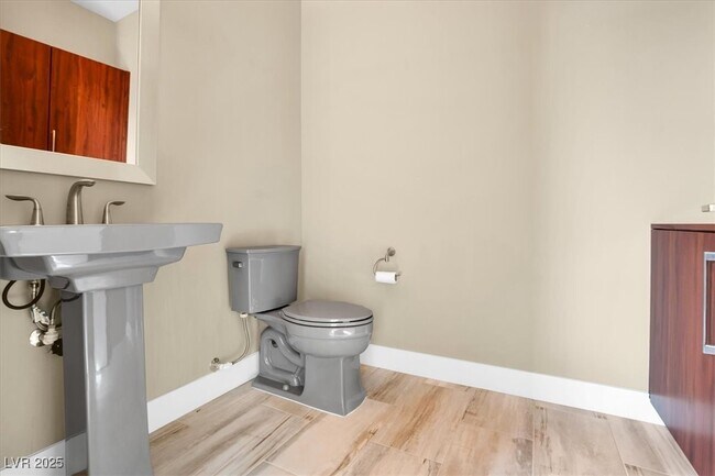 Building Photo - 32 Hunting Horn Dr