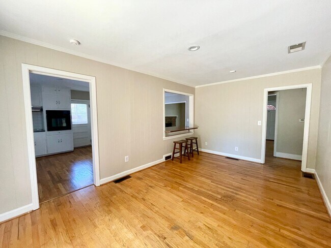 Building Photo - Rosewood