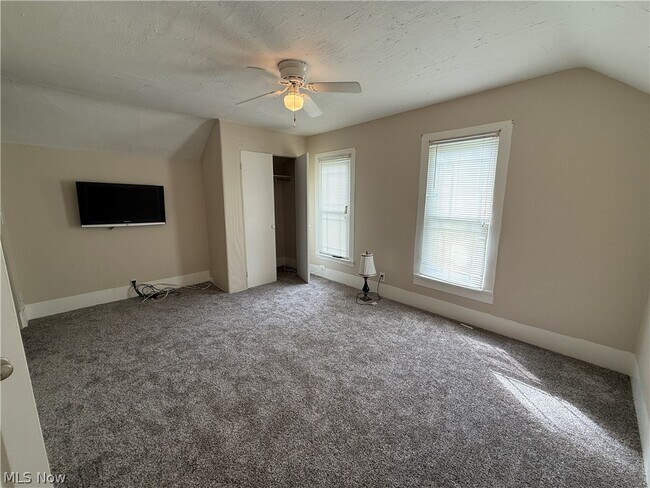 Building Photo - 131 W Miller Ave