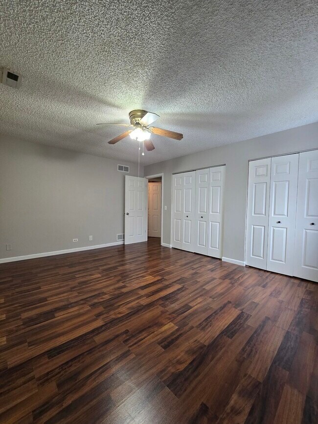 Building Photo - 1005 Manchester Ct