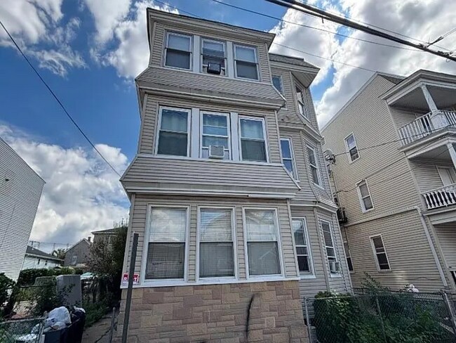 Primary Photo - 208 Geneva St