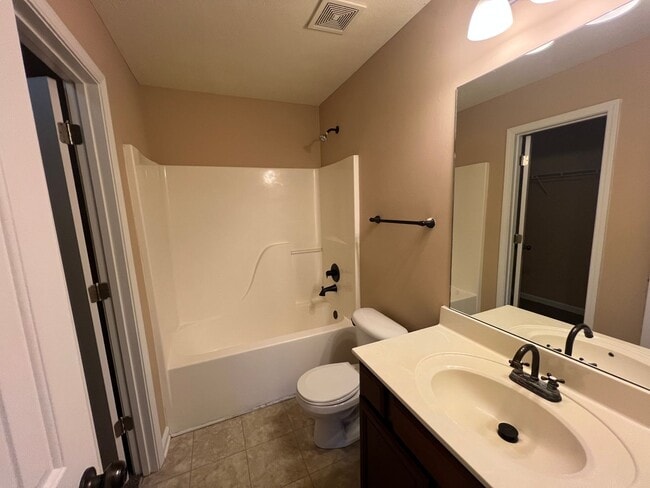 Building Photo - $250 Off First Month's Rent! Nice 3 Bedroom 2 Bath Home in Lavergne - Available Now!