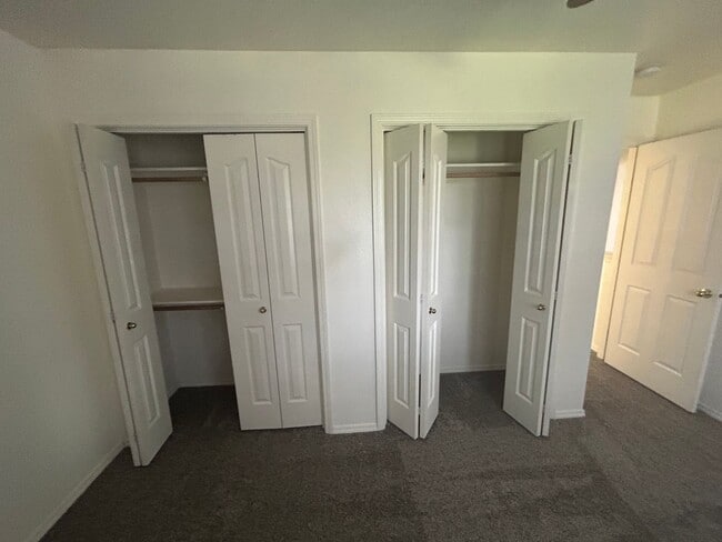 Building Photo - 2 bedrooms 1.5 bathroom with large living room, large kitchen PLUS 1 car garage. Bedrooms are huge