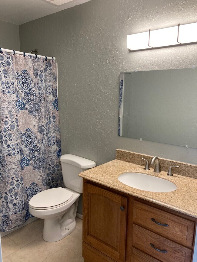 Master bath, newly upgraded pluming and fixtures - 79-7199 Mamalahoa Hwy