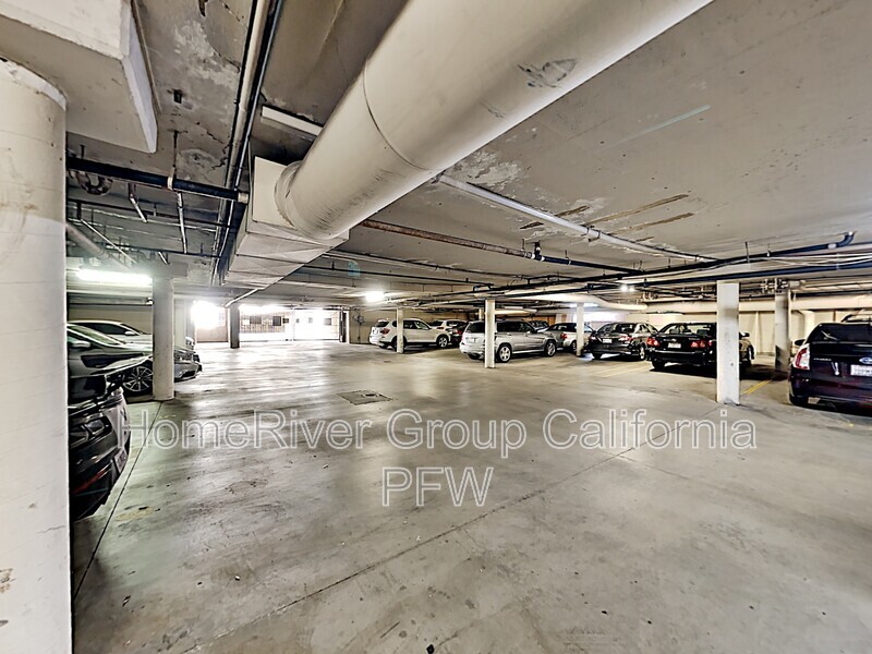 Building Photo - 5500 Lindley Ave