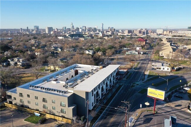 Building Photo - 2213 Poquito St