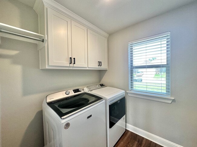 Building Photo - Available Now! Beautiful Home in Lindsey C...