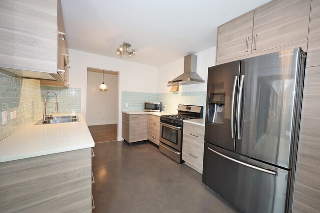 Building Photo - 48 Lambert Dr