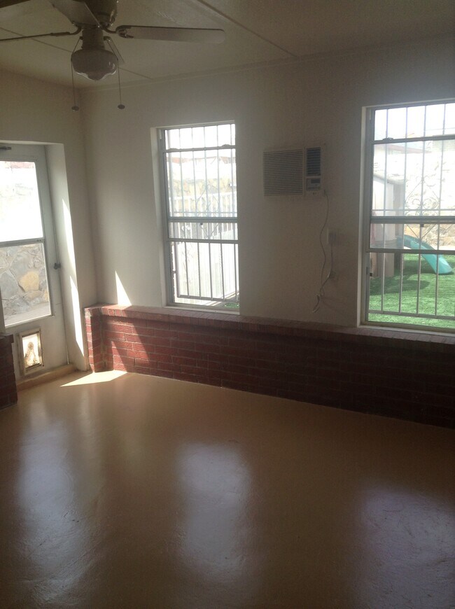 Building Photo - 12061 Meadow Gate Dr