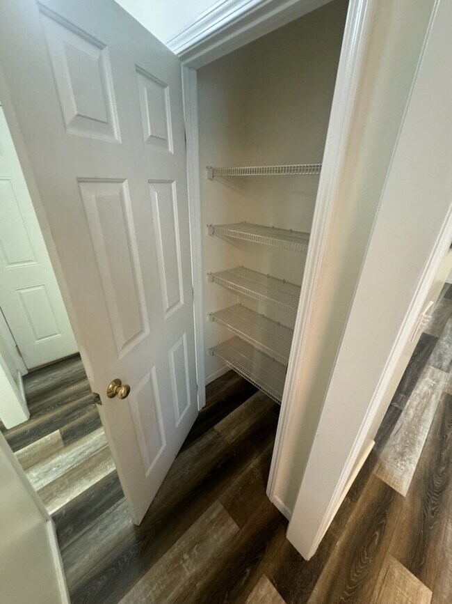 Building Photo - Two Bedroom Townhome