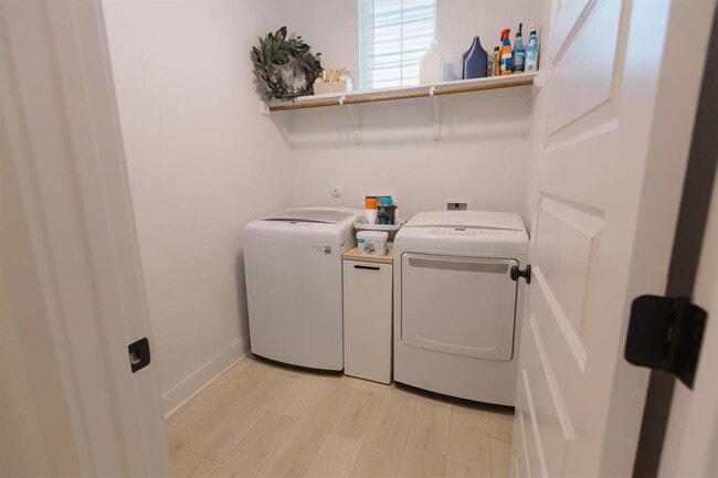 Building Photo - 808 Karst Cv