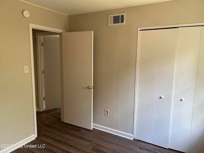 Building Photo - 7397 Meadowbrook Dr