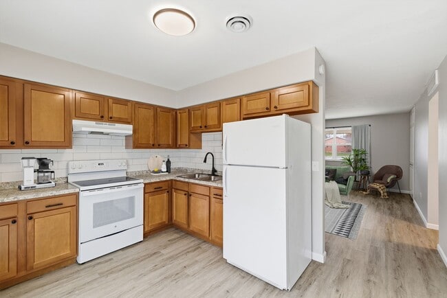 Building Photo - 84 Lasalle St