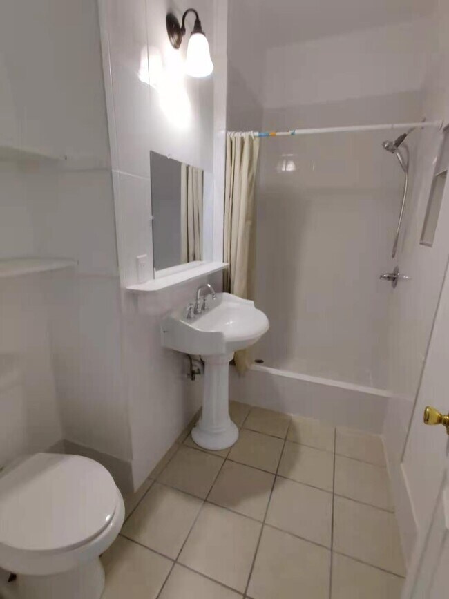 Building Photo - 1712 Jenkins St